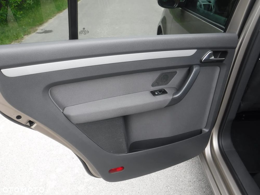 Volkswagen Touran 1.4 TSI MATCH - 17