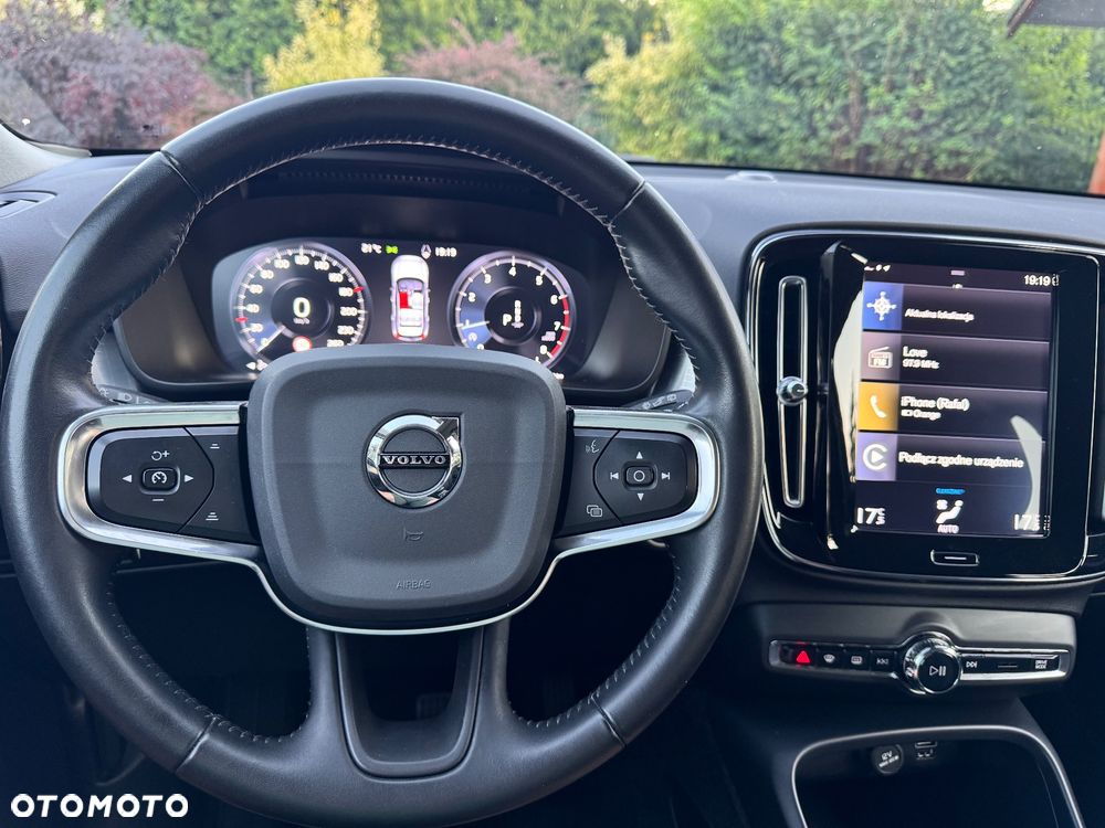 Volvo XC 40 T3 Geartronic Momentum Pro - 26