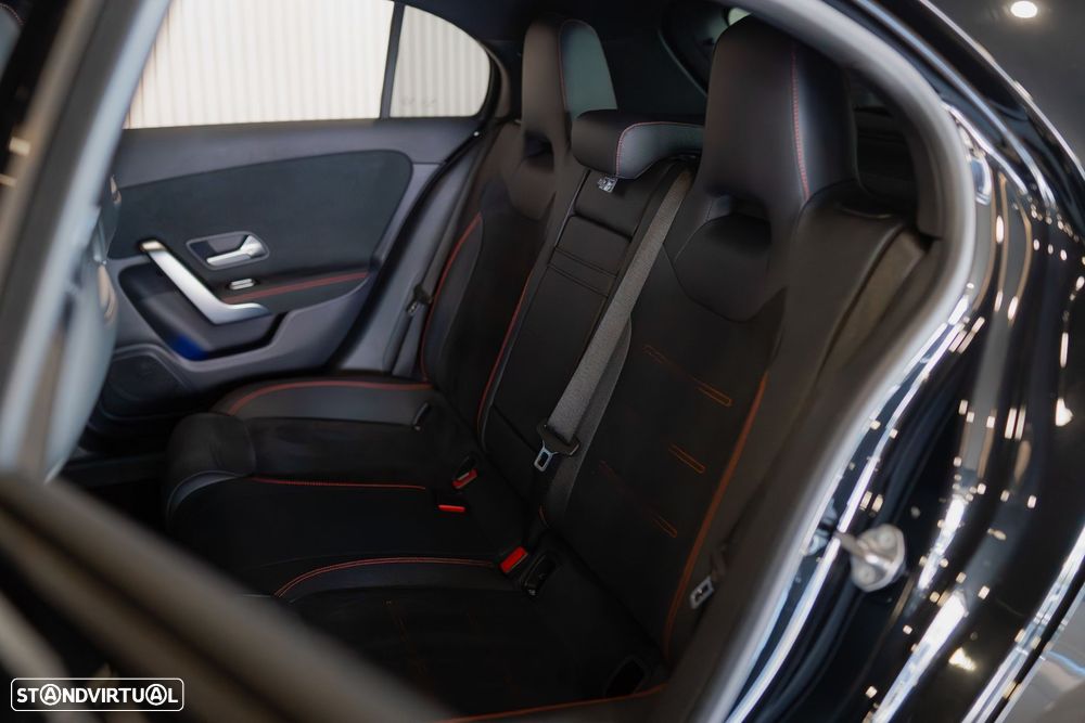 Mercedes-Benz A 250 e 8G-DCT AMG Line - 28