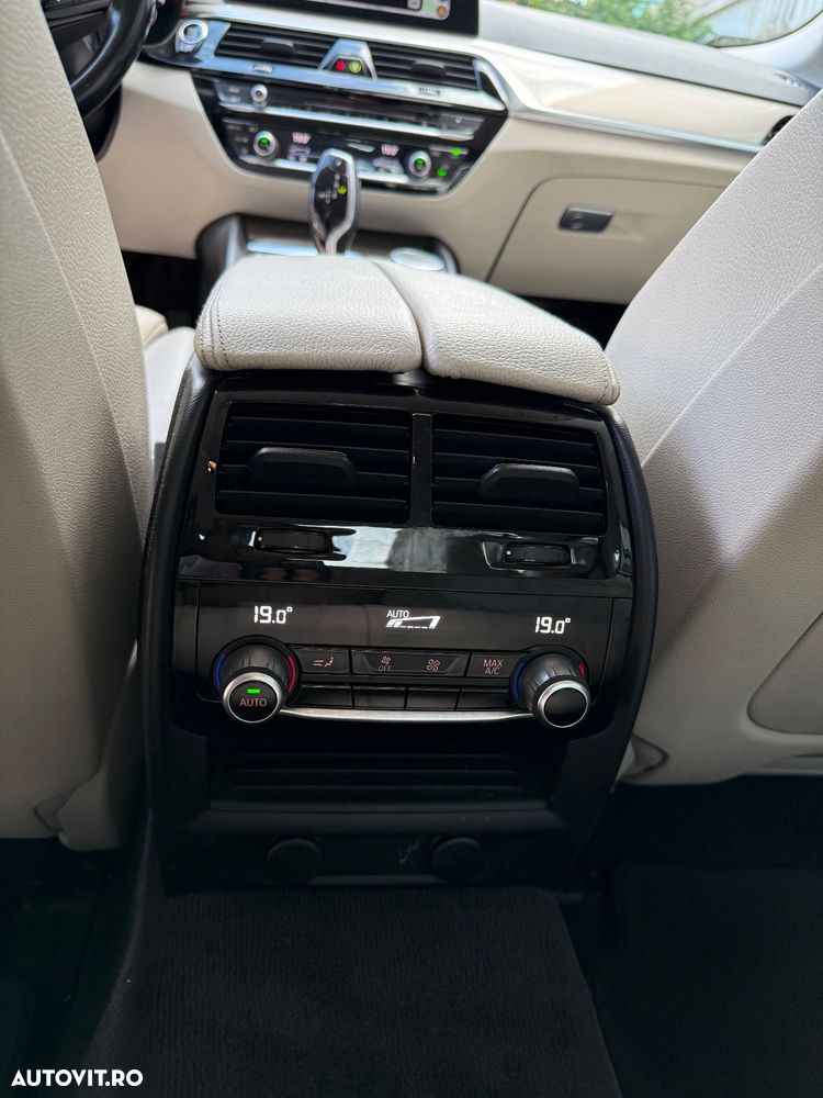 BMW Seria 5 520d xDrive AT - 24
