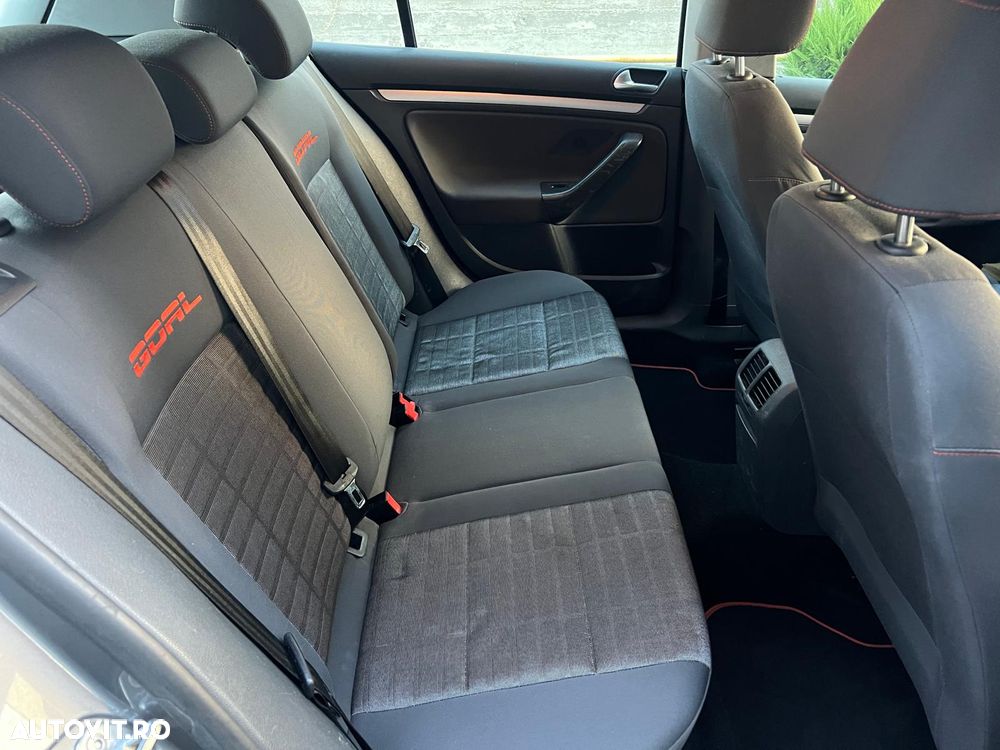 Volkswagen Golf - 9