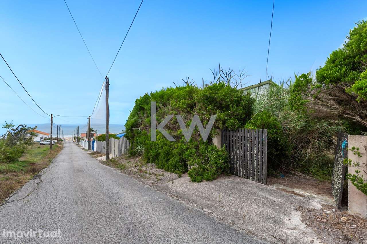 Moradia T2 para recuperar com vista mar, a 800m da Praia da Foz do Siz - Grande imagem: 2/26