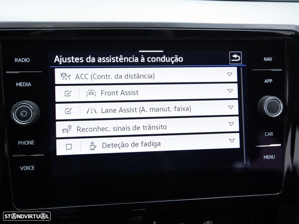 VW Passat Variant 2.0 TDI Business DSG - 28