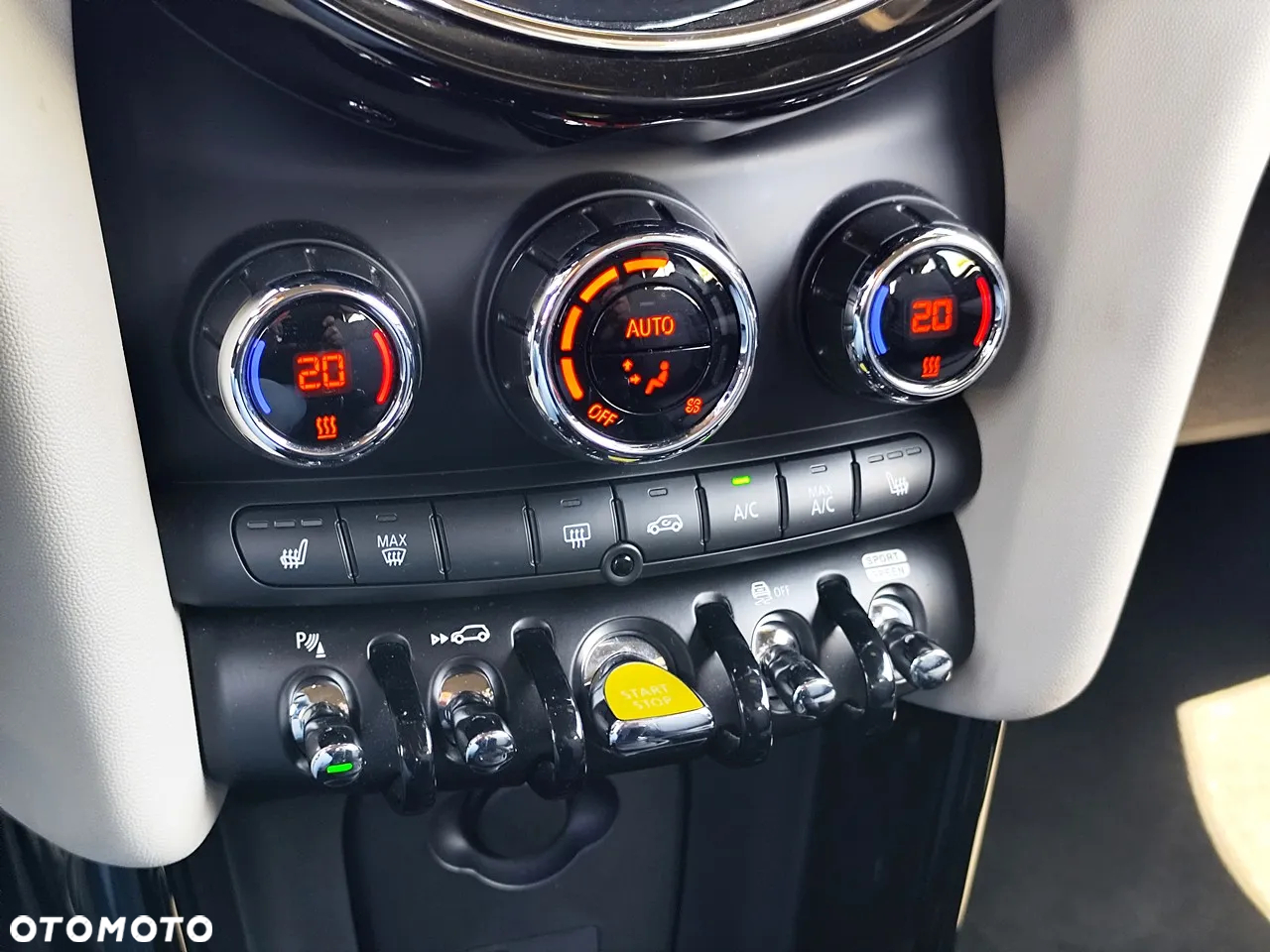 MINI Cooper SE Classic Trim - 22