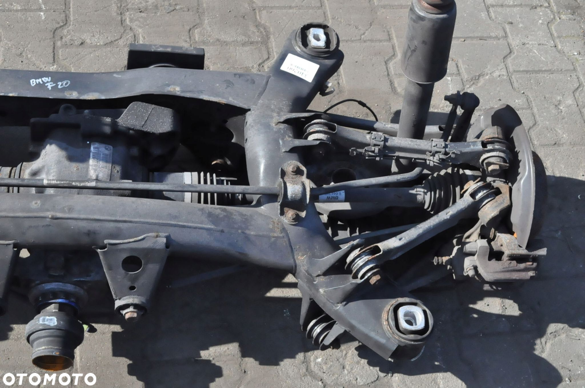 F20 116d 1.5 12V 116KM ZAWIESZENIE BELKA TYŁ + MOST 7599466 3.08 - 4