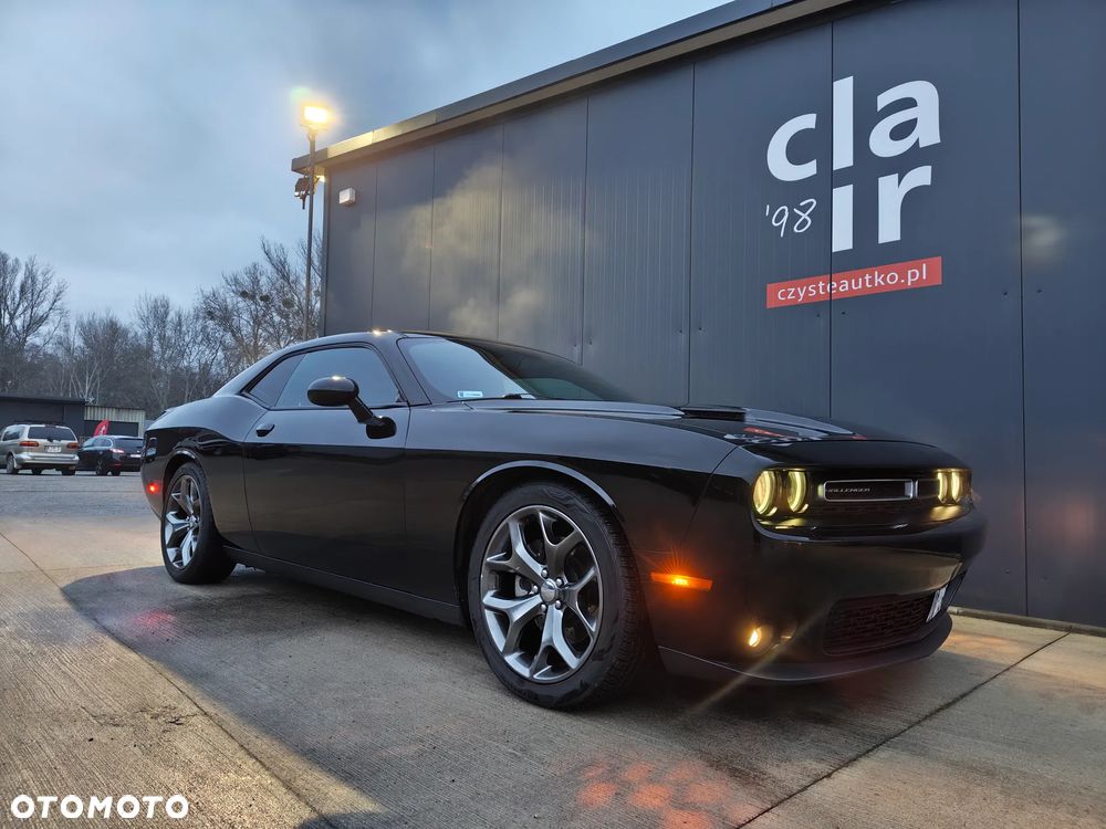Dodge Challenger - 1