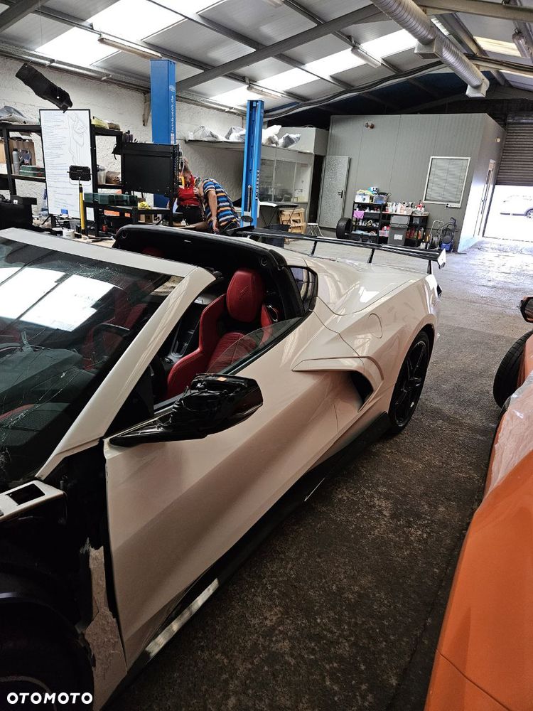 Chevrolet Corvette - 16