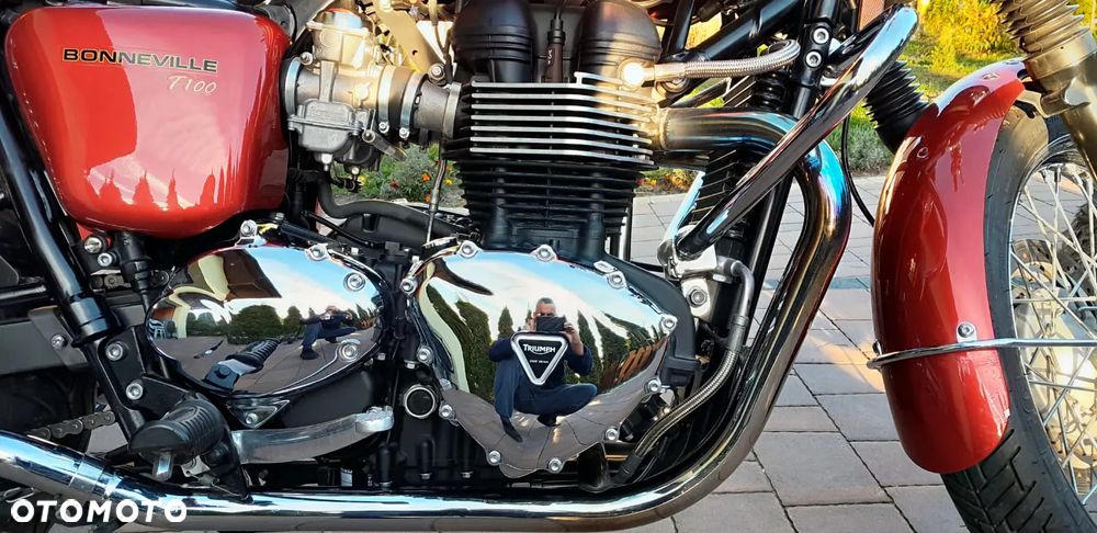 Triumph Bonneville - 8