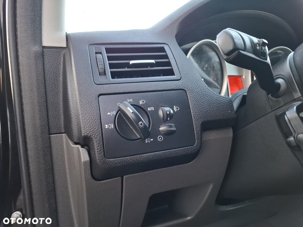 Ford Kuga 2.0 TDCi 2x4 Titanium - 12