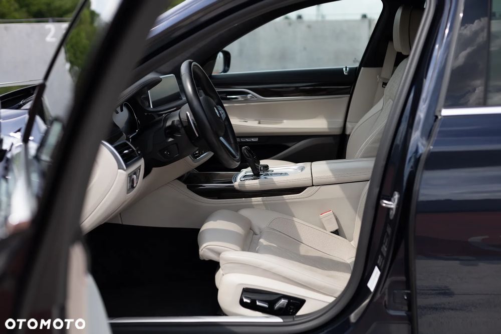 BMW Seria 7 730d - 24