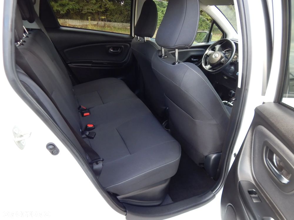 Toyota Yaris Hybrid 100 Premium - 16