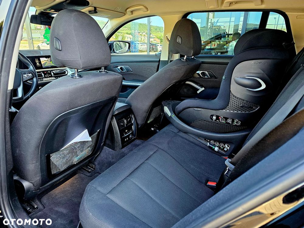 BMW Seria 3 318d - 11