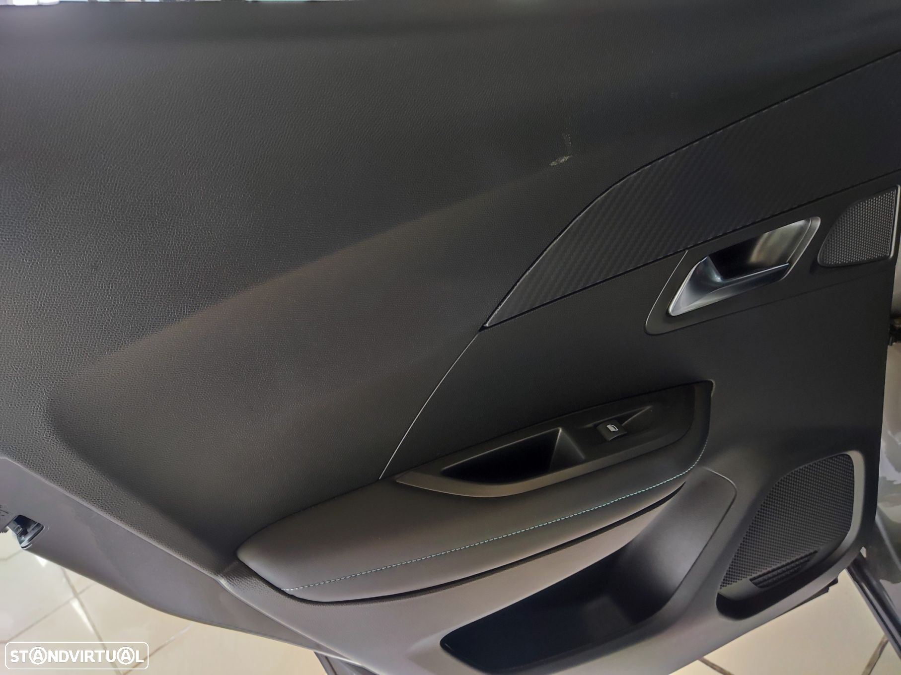 Peugeot 2008 1.2 PureTech Allure EAT8 - 22