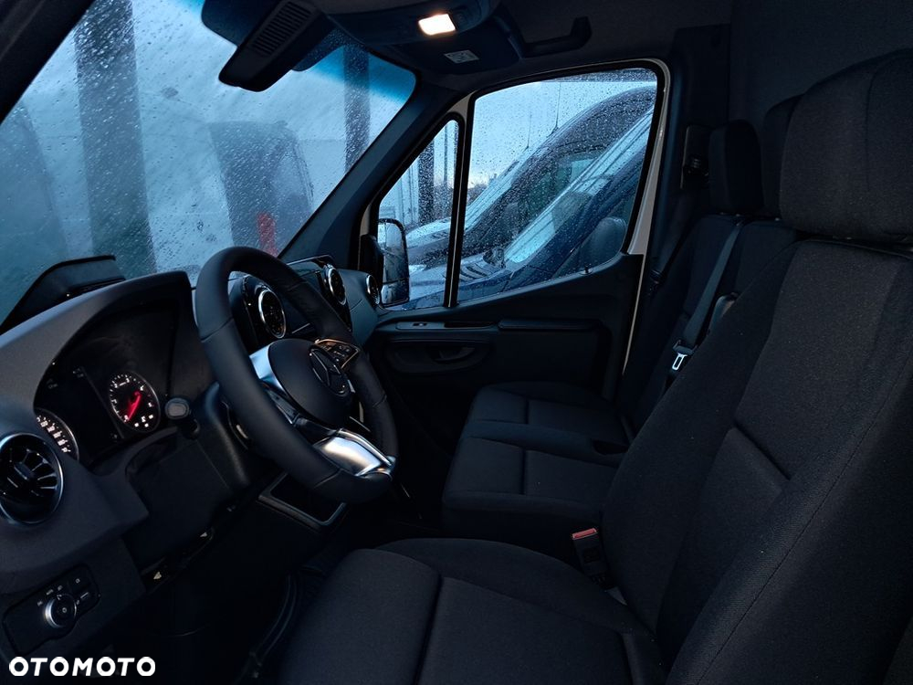 Mercedes-Benz Sprinter - 5