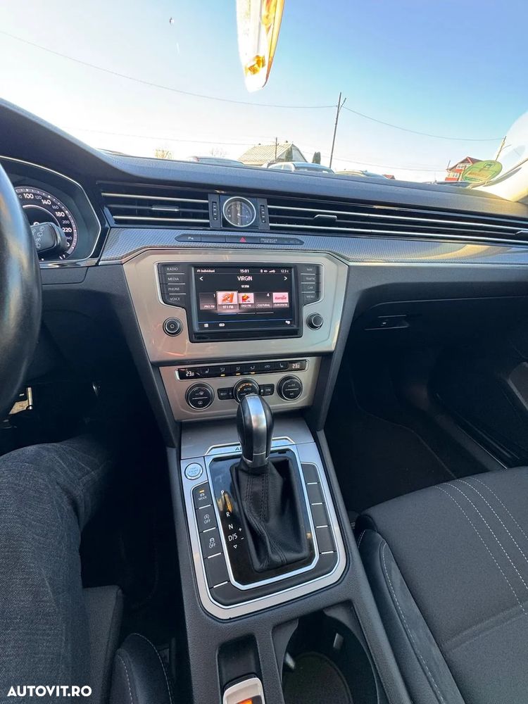 Volkswagen Passat Variant 2.0 TDI SCR DSG 4Motion Alltrack - 3