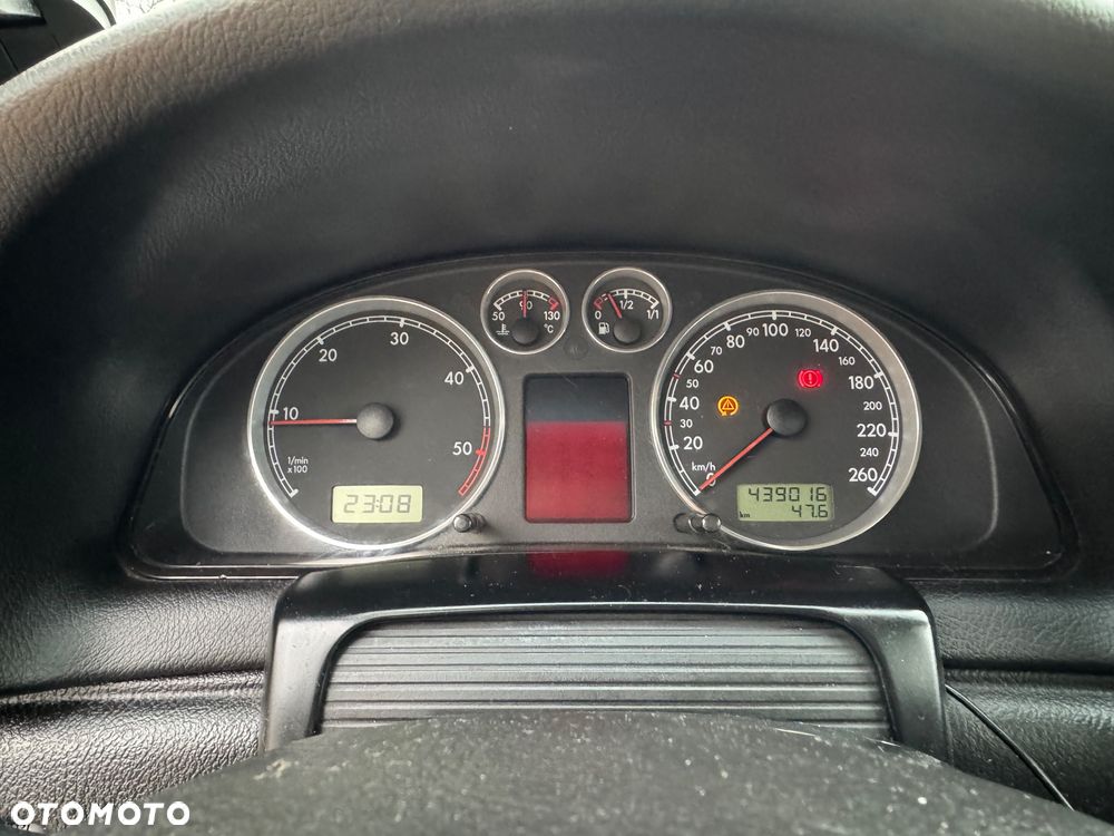 Volkswagen Passat 1.9 TDI Comfortline - 10