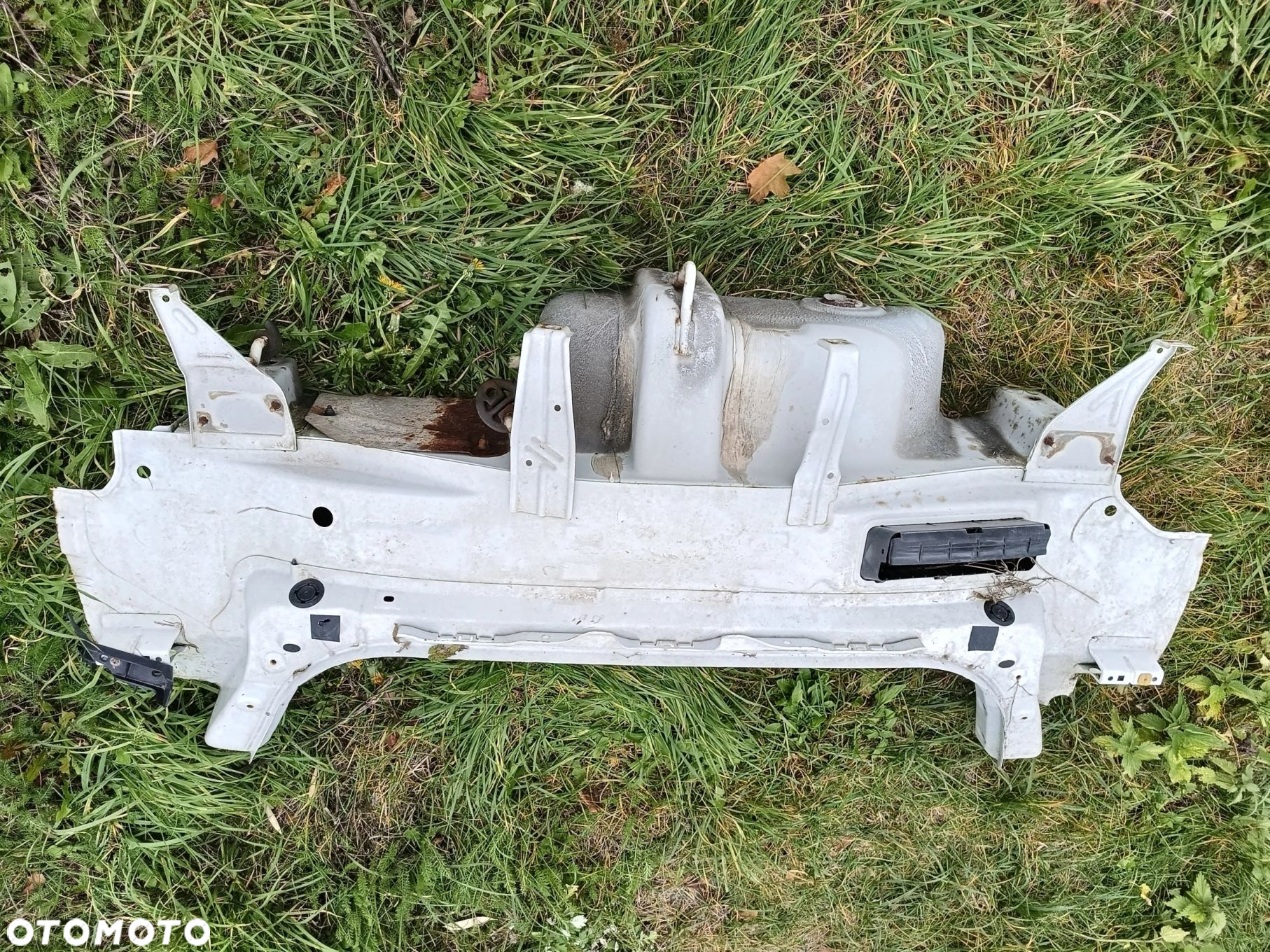 Swift IV MK6 pas tylny tył kolor 26U 04-10r Suzuki * - 2