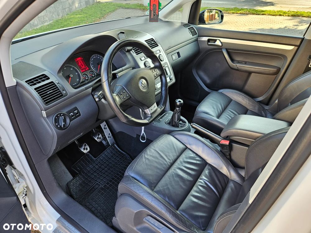 Volkswagen Touran 2.0 TDI DPF R-Line Edition - 22