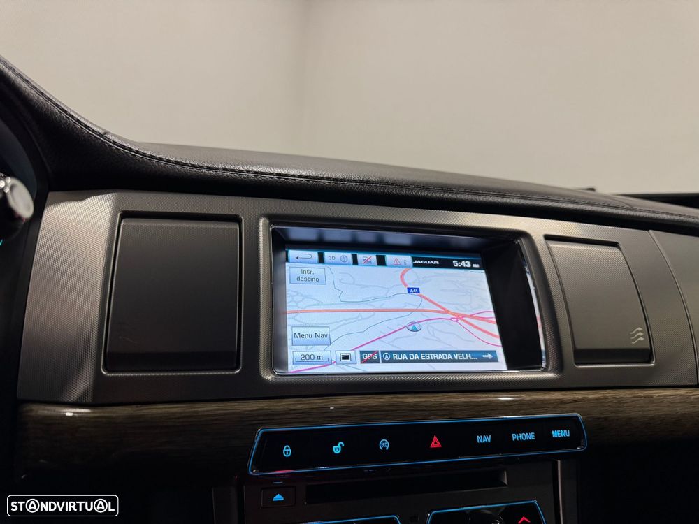Jaguar XF Sportbrake 2.2 D Premium Luxury - 9