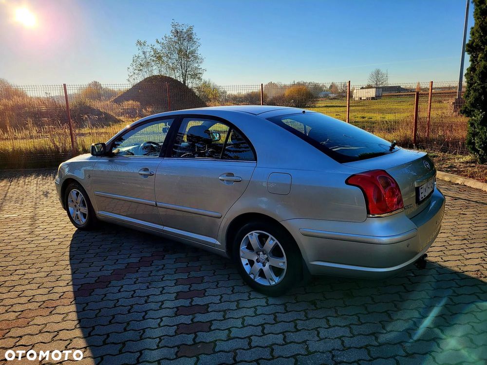 Toyota Avensis 1.8 VVT-i Automatik Sol - 4