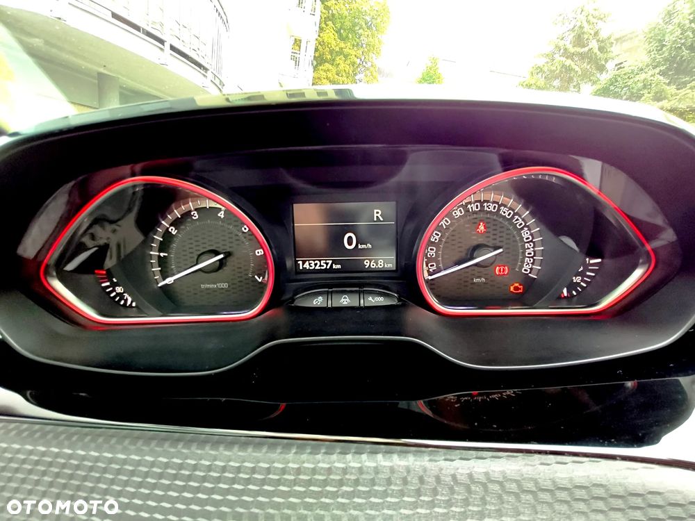 Peugeot 2008 1.2 Pure Tech GPF Crossway S&S EAT6 - 19