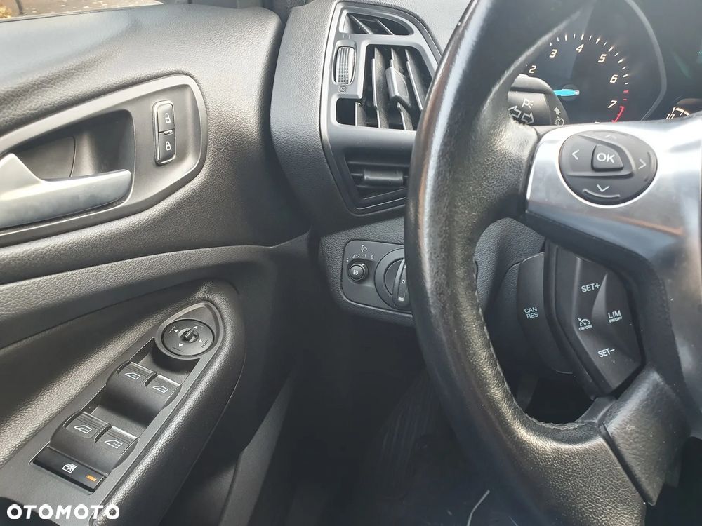 Ford Kuga 1.5 EcoBoost 2x4 Cool & Connect - 16