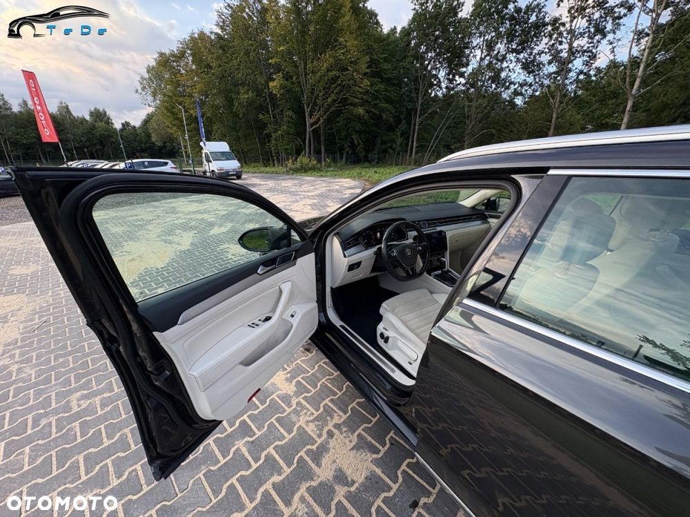 Volkswagen Passat Variant 2.0 TDI SCR 4Motion DSG Highline - 27