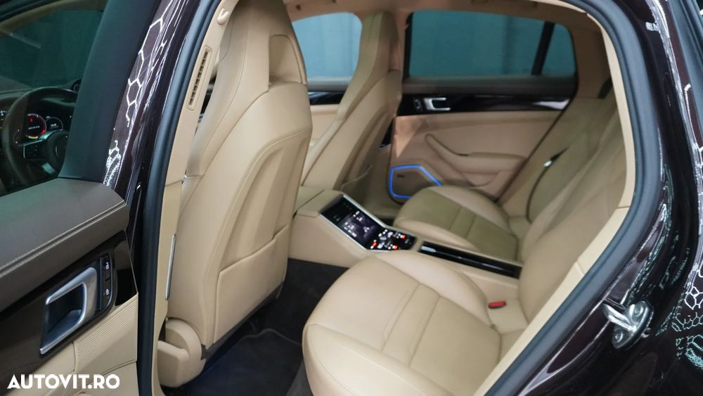 Porsche Panamera 4 E-Hybrid - 11