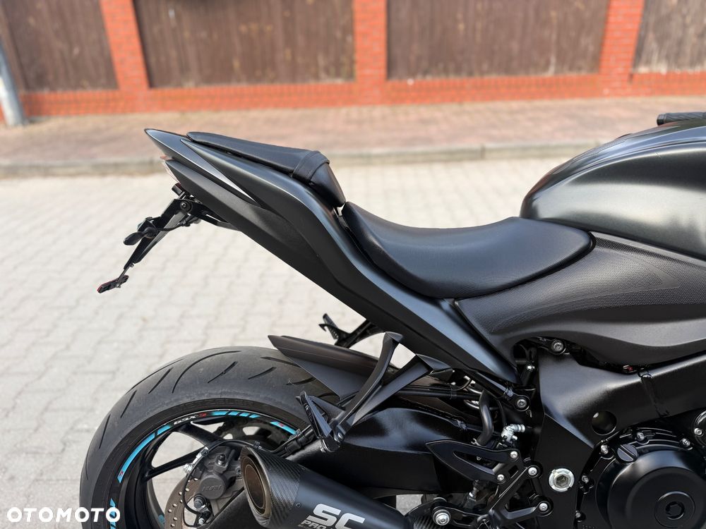 Suzuki GSX - 9