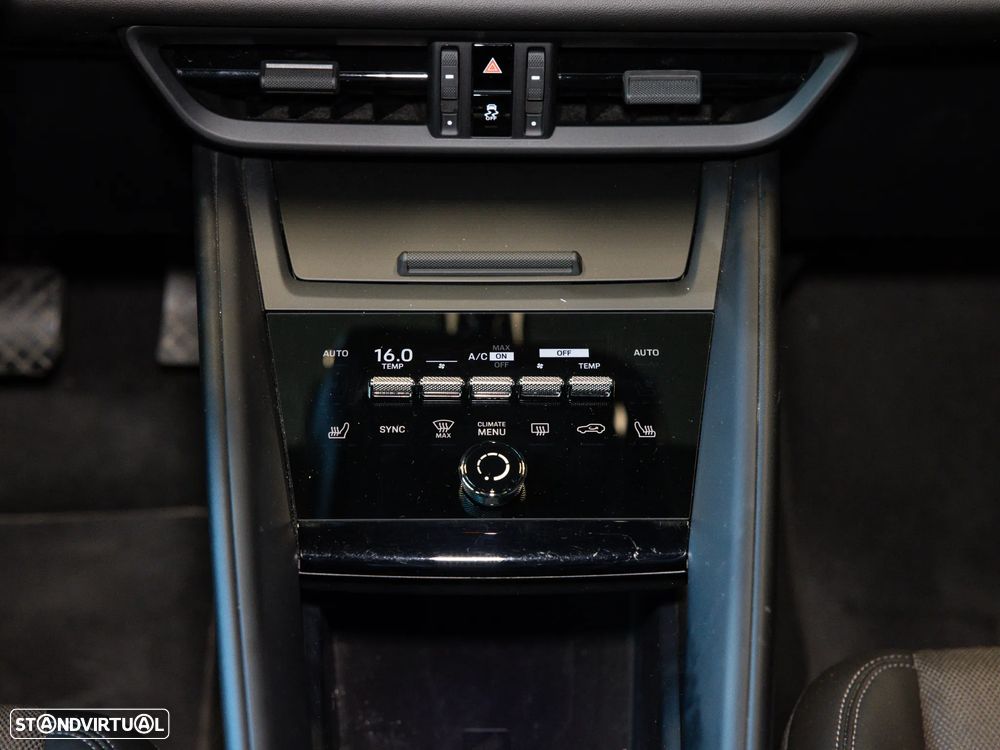 Porsche Macan Electric 4 - 32