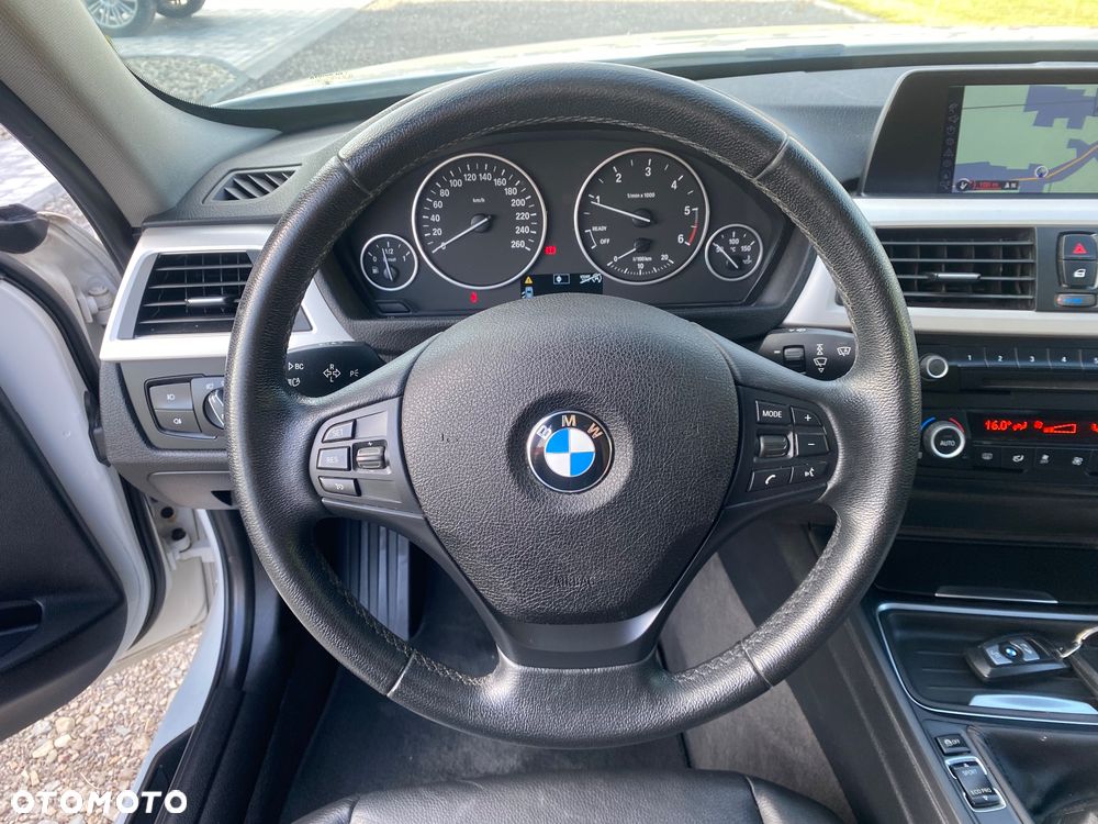 BMW Seria 3 318d Sport Line - 26