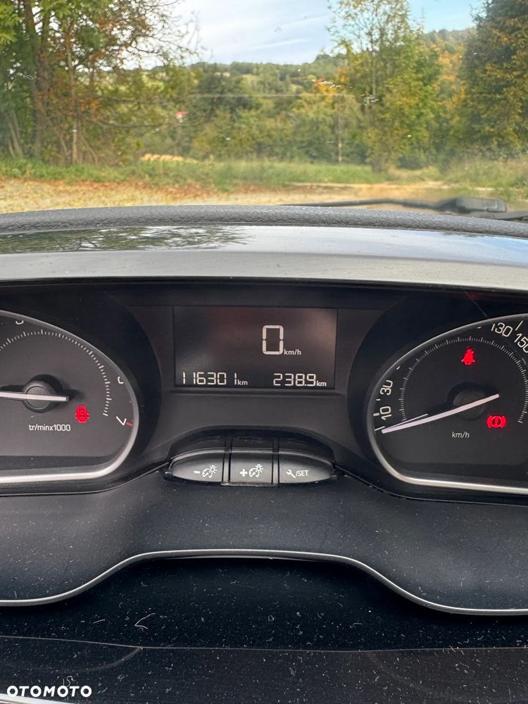 Peugeot 208 - 19