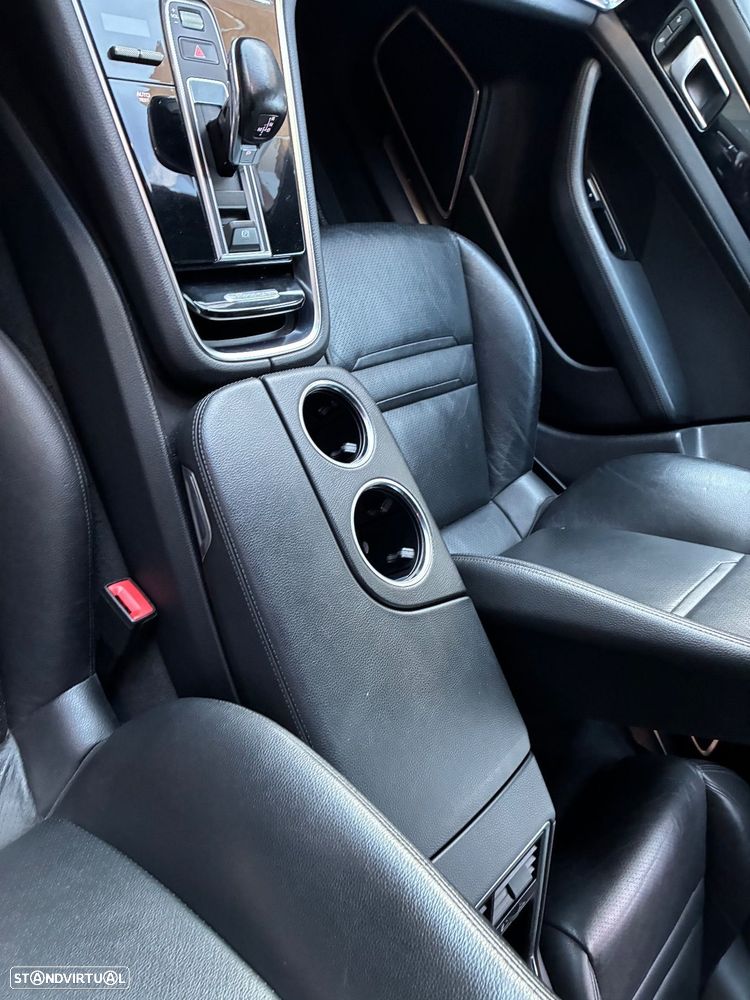 Porsche Panamera 4 E-Hybrid - 3