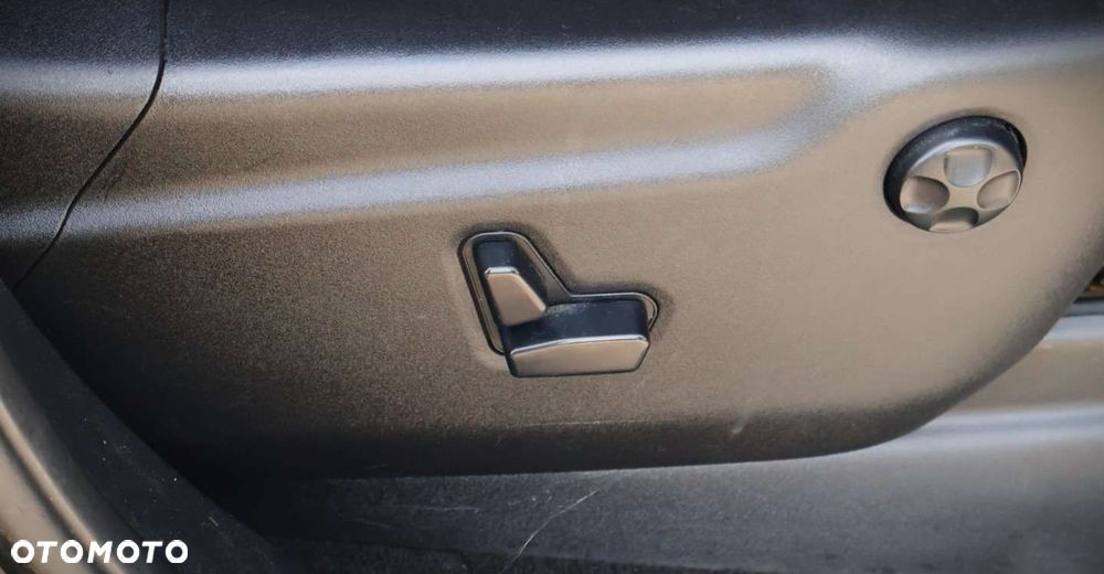 Jeep Grand Cherokee - 21