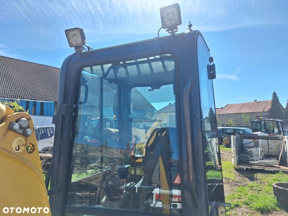 Komatsu Pc16R-3Hs - 18