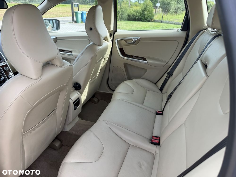 Volvo XC 60 D4 AWD Summum - 9