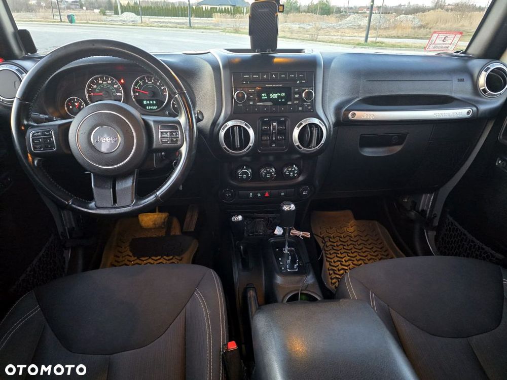 Jeep Wrangler 3.6 Unlim Sahara - 31