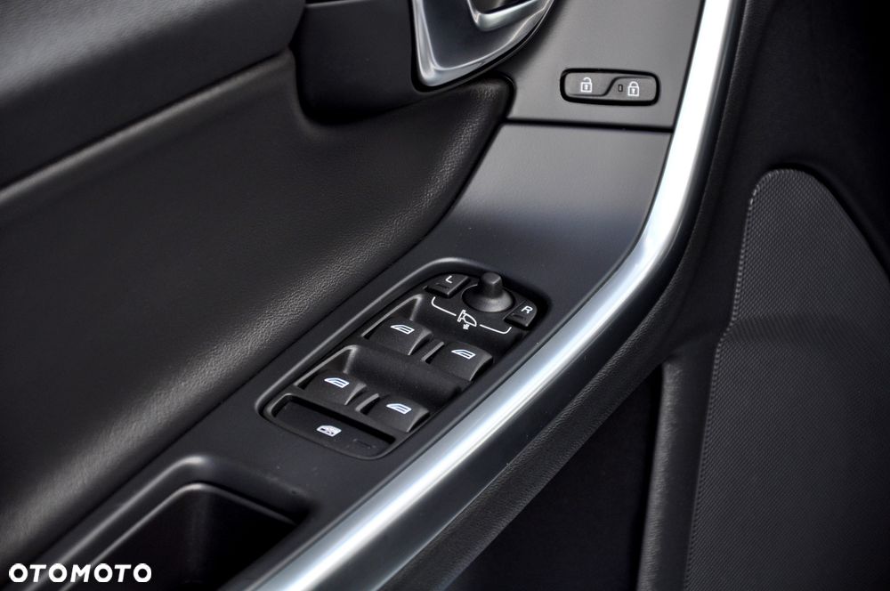 Volvo V60 D4 Drive-E R-Design Momentum - 35