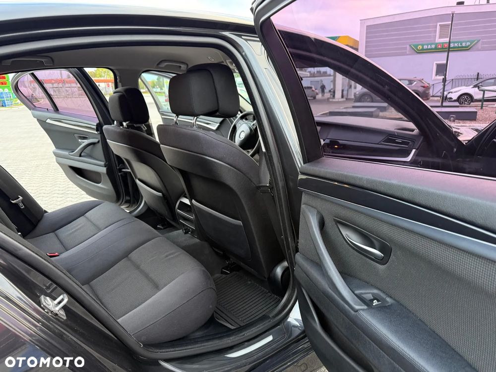 BMW Seria 5 525d - 16