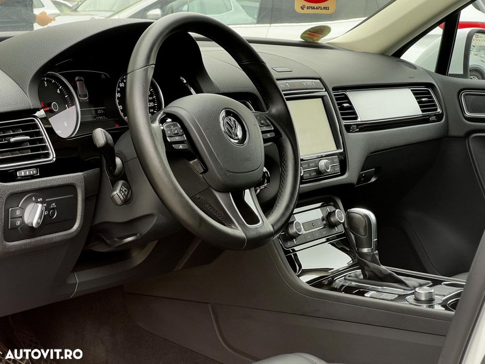 Volkswagen Touareg - 12