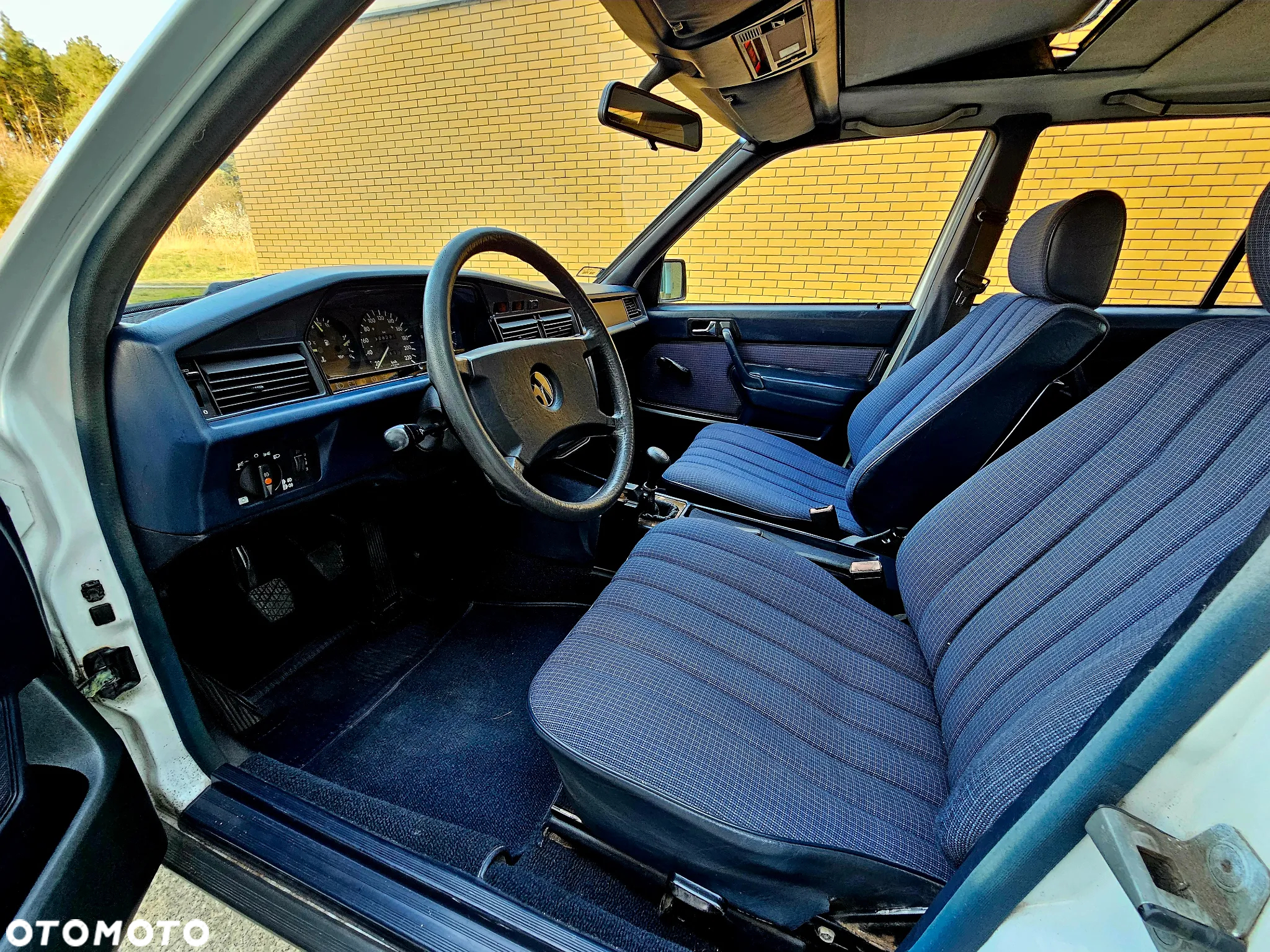 Mercedes-Benz W201 (190) - 8