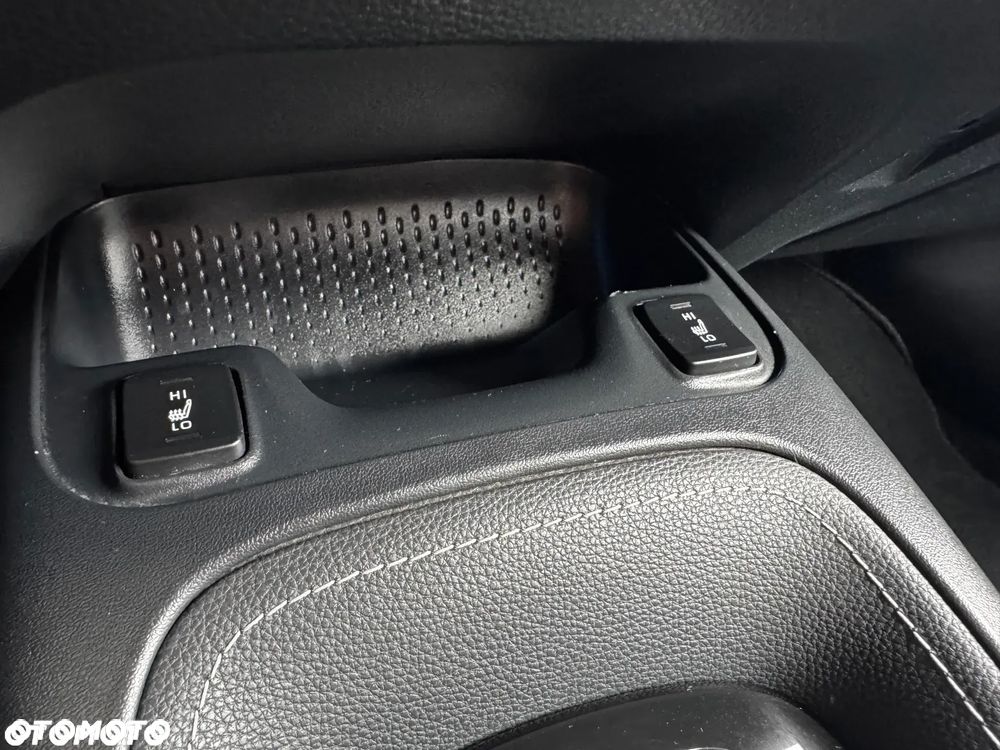 Toyota Corolla 1.8 Hybrid Executive - 28