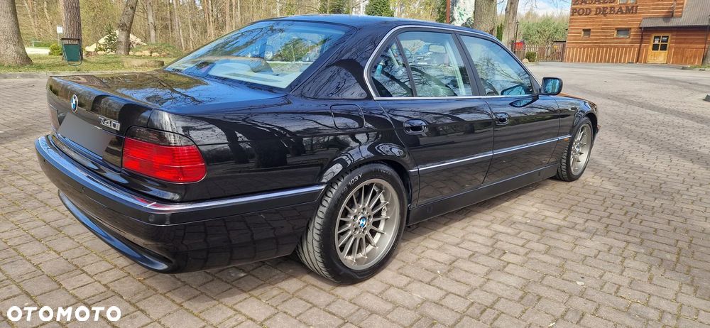 BMW Seria 7 740i - 5