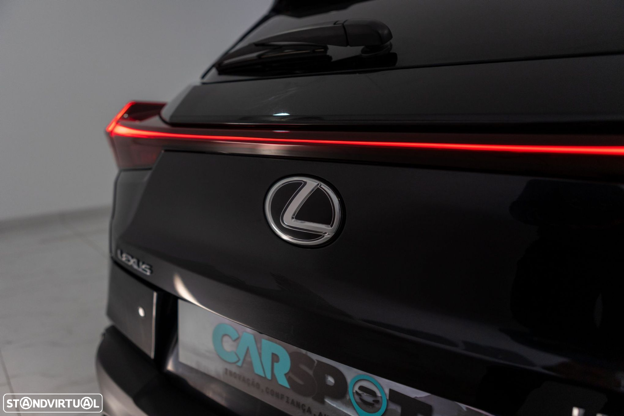 Lexus UX 250h F Sport - 9