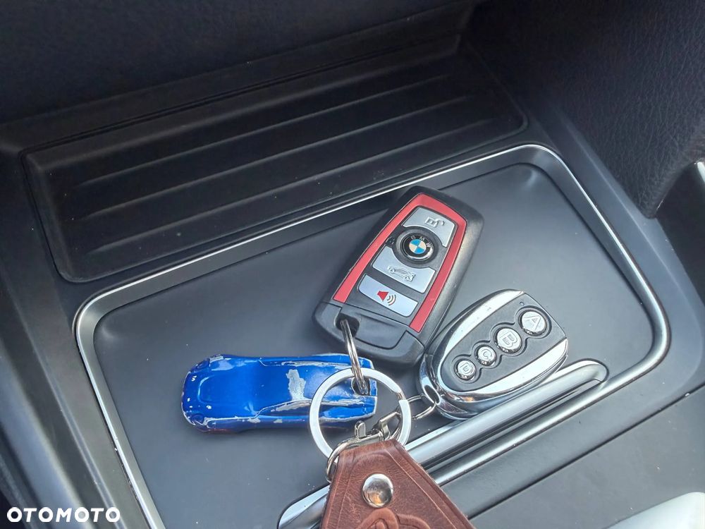 BMW Seria 3 330i Sport Line Sport - 26