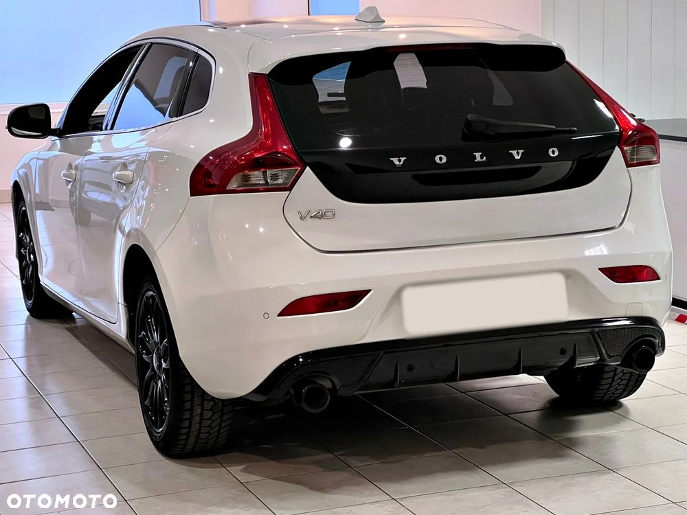Volvo V40 D3 Drive-E R-Design Momentum - 4