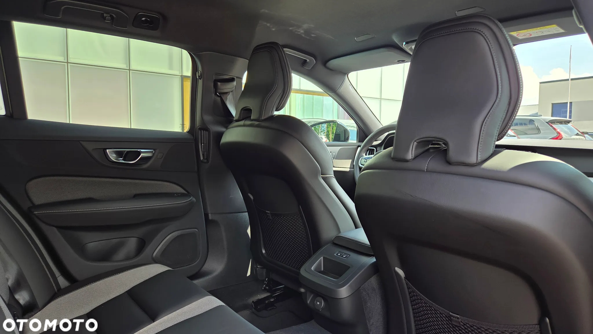 Volvo V60 B4 B Plus Dark - 15