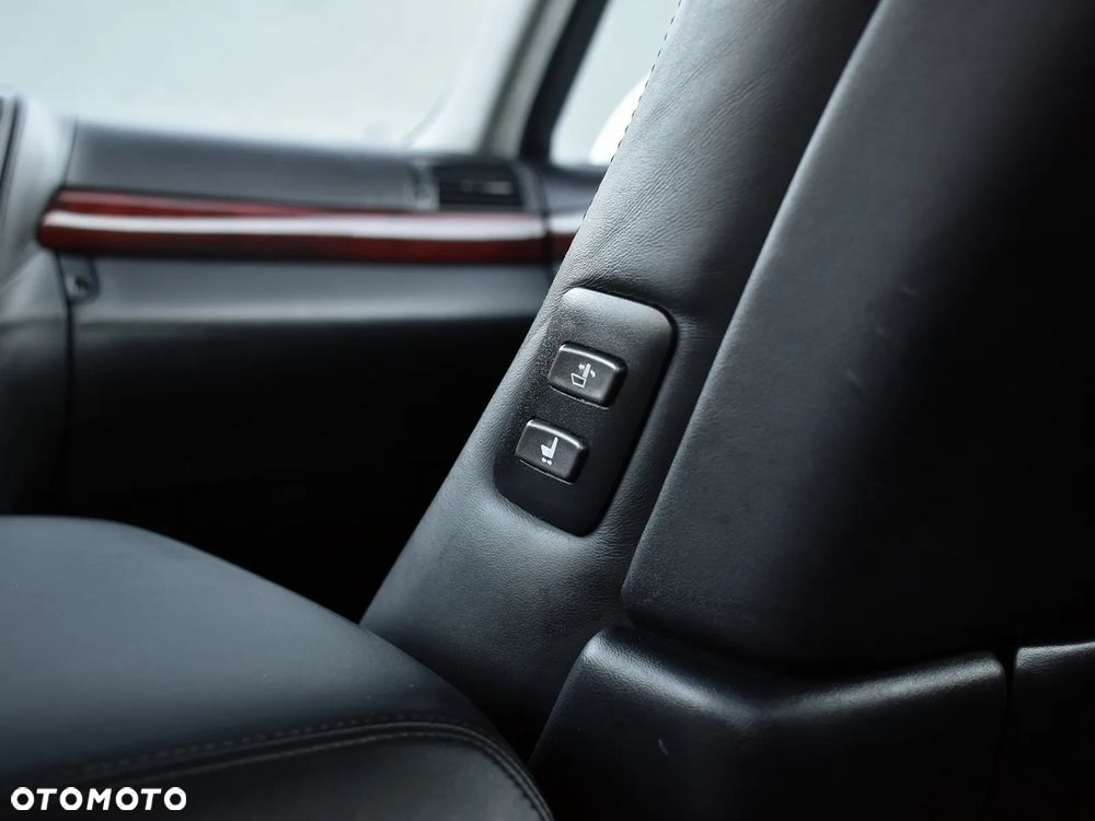 Lexus LS 600h Superior - 27