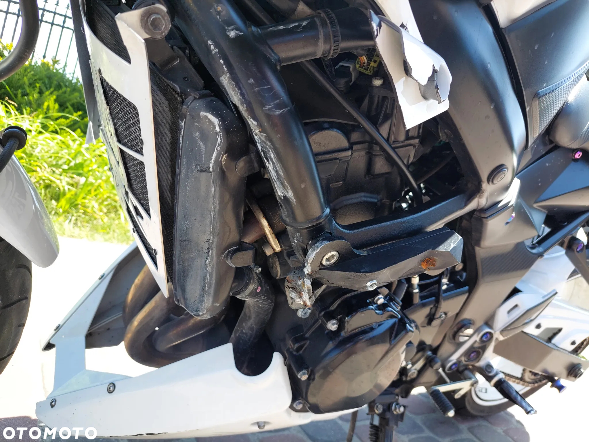 Suzuki GSR - 19