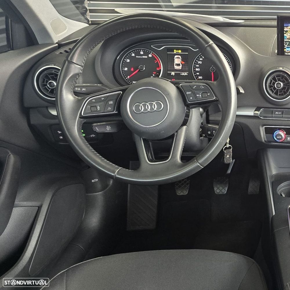 Audi A3 Limousine 30 TFSI Design - 7